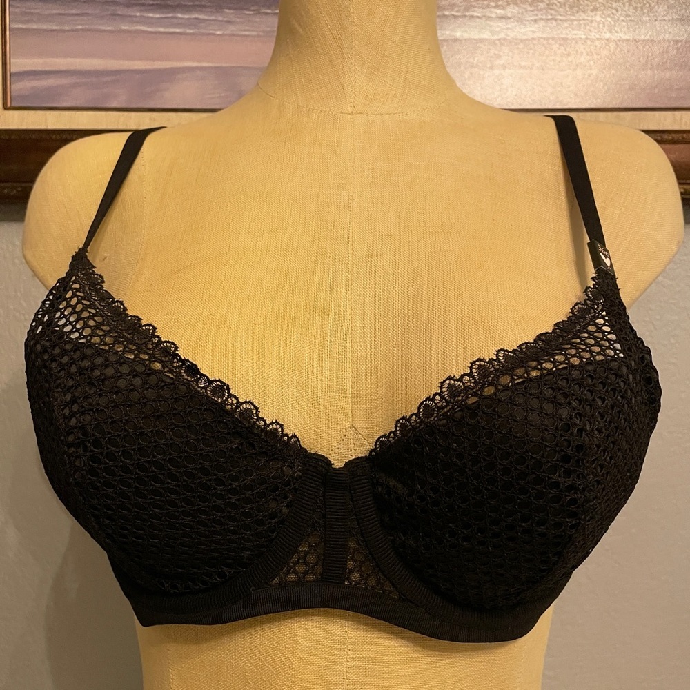 Victoria's Secret Bra VS Fishnet Plunge Bra VS Lace Bra Removable Padding 36C 🆕 - Picture 11 of 16